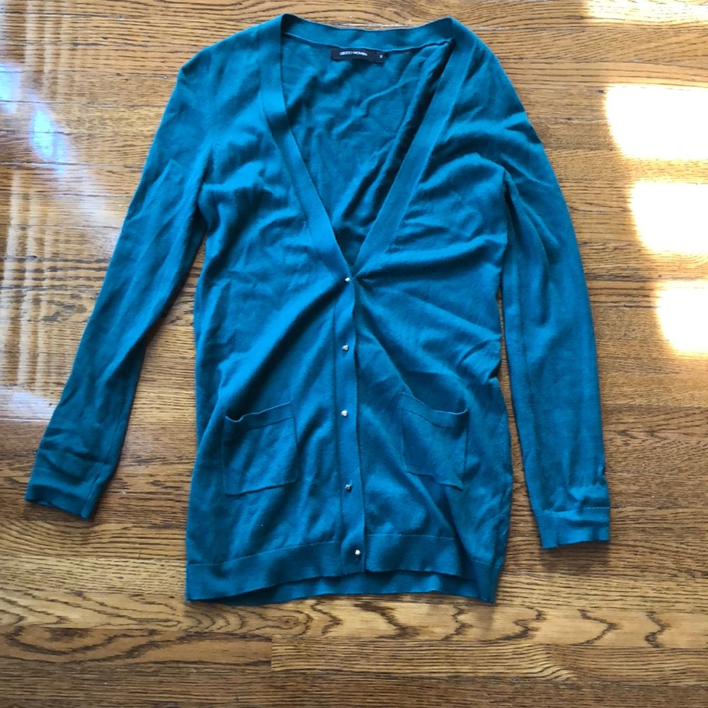 Gorgeous emerald green top. Can be worn as jacket.